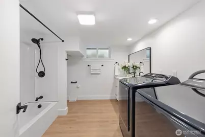 317 NE 58th Street, Seattle, WA 98105 - Photo 29