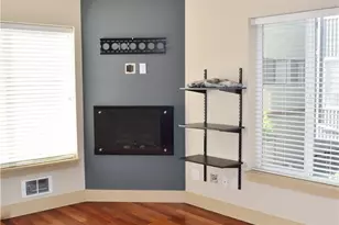 935 N 98th St, Seattle, WA 98103 - Photo 5