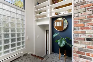 9043 Matthews Ave NE, Seattle, WA 98115 - Photo 3