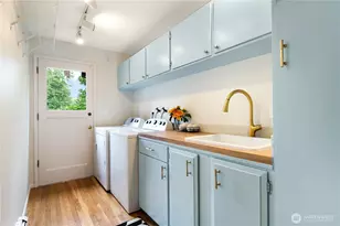 9043 Matthews Ave NE, Seattle, WA 98115 - Photo 25