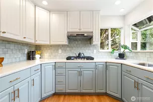 9043 Matthews Ave NE, Seattle, WA 98115 - Photo 13