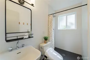 14322 Wallingford Ave N, Seattle, WA 98133 - Photo 27