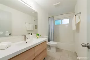 14322 Wallingford Ave N, Seattle, WA 98133 - Photo 17