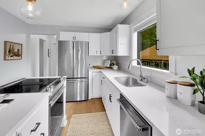 1812 6th Avenue W, Seattle, WA 98119 - Photo 9