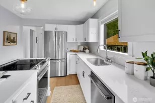 1812 6th Ave W, Seattle, WA 98119 - Photo 9
