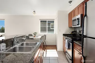 300 10th Avenue #B409, Seattle, WA 98122 - Photo 5
