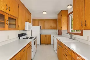 1129 Madison Ave N, Bainbridge Island, WA 98110 - Photo 7