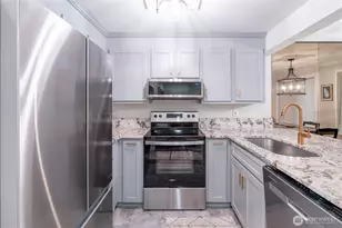 17515 118th Ave SE, Renton, WA 98058 - Photo 5