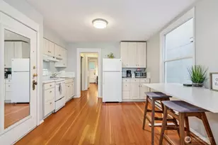1124 Lakeview Blvd E, Seattle, WA 98102 - Photo 7