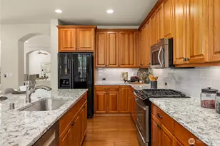 14721 Knoll Park Ct E, Bonney Lake, WA 98391 - Photo 7