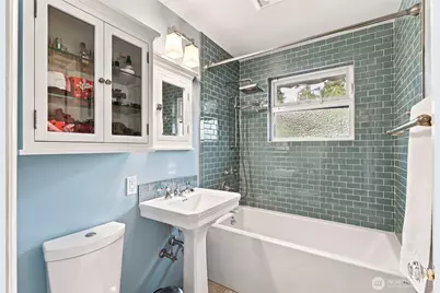 11735 35th Avenue NE, Seattle, WA 98125 - Photo 9