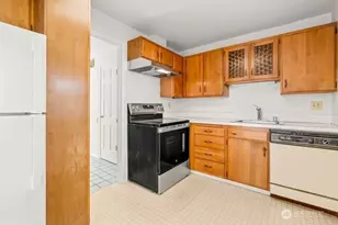 1420 Bellevue Way SE, Bellevue, WA 98004 - Photo 13