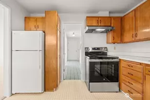 1420 Bellevue Way SE, Bellevue, WA 98004 - Photo 11