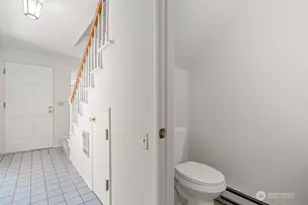 1420 Bellevue Way SE, Bellevue, WA 98004 - Photo 9