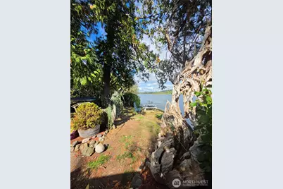 560 E North Bay Road, Allyn, WA 98524 - Photo 5