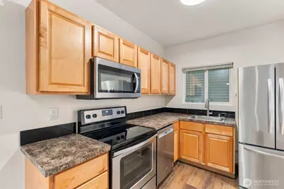 14475 NE 40th St #E202, Bellevue, WA 98007 - Photo 11