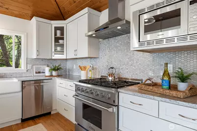 5930 Rose Loop NE, Bainbridge Island, WA 98110 - Photo 7
