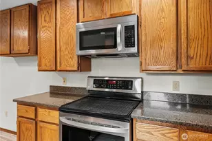 820 Monroe Ave NE, Renton, WA 98056 - Photo 9