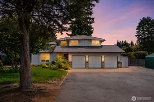 820 Monroe Ave NE, Renton, WA 98056 - Photo 1