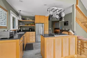 411 Puget Dr, Coupeville, WA 98239 - Photo 11