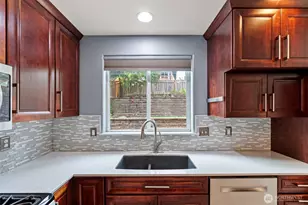 1673 Bayview Dr W, Bremerton, WA 98312 - Photo 9