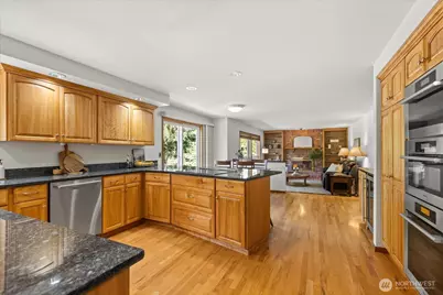 18404 Homeview Drive, Edmonds, WA 98026 - Photo 9