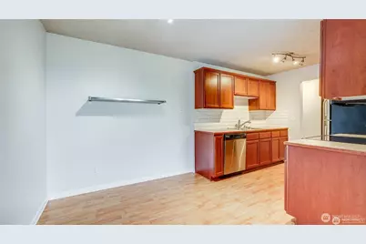 750 N 143rd Street #302, Seattle, WA 98133 - Photo 9