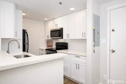 121 Vine Street #1702, Seattle, WA 98121 - Photo 9