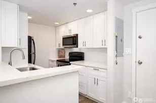 121 Vine St, Seattle, WA 98121 - Photo 9