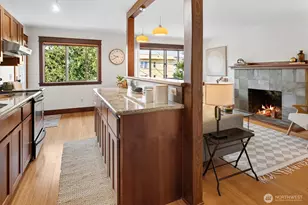 461 N 45th St, Seattle, WA 98103 - Photo 9