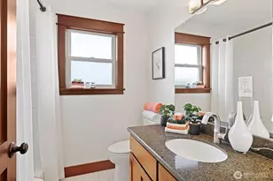 461 N 45th St, Seattle, WA 98103 - Photo 13