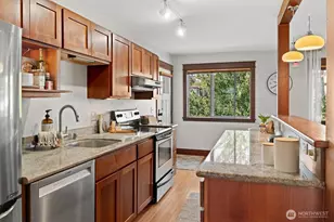 461 N 45th St, Seattle, WA 98103 - Photo 11