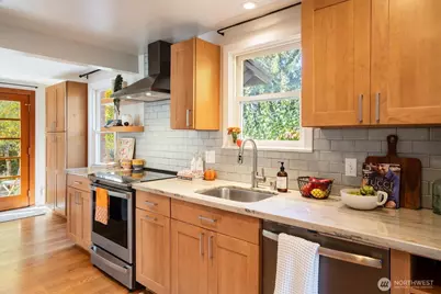 10523 13th Avenue NW, Seattle, WA 98177 - Photo 11