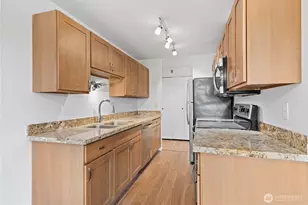 9255 Greenwood Ave N, Seattle, WA 98103 - Photo 11