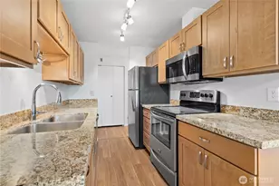 9255 Greenwood Ave N, Seattle, WA 98103 - Photo 13
