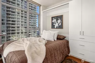 588 Bell St, Seattle, WA 98121 - Photo 15