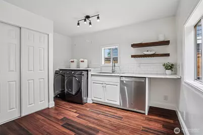 13717 N Stone Avenue, Seattle, WA 98133 - Photo 17