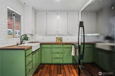 13717 N Stone Avenue, Seattle, WA 98133 - Photo 5