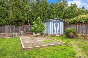 180 NW Dogwood St, Issaquah, WA 98027 - Photo 17