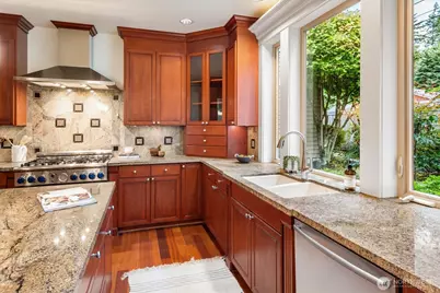 10705 226th Street SW, Edmonds, WA 98020 - Photo 9