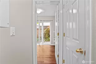 8526 Nesbit Ave N, Seattle, WA 98103 - Photo 3