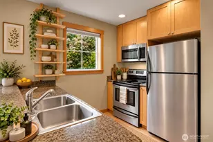 5252 12th Ave NE, Seattle, WA 98105 - Photo 3