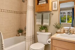 5252 12th Ave NE, Seattle, WA 98105 - Photo 11