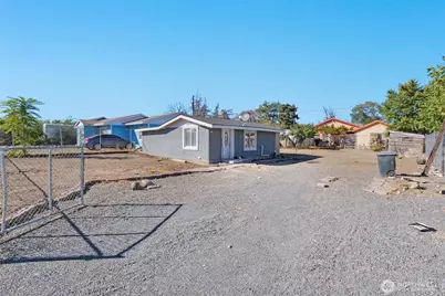 9802 Highland Drive NE, Moses Lake, WA 98837 - Photo 1