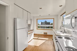 2620 W Lynn St, Seattle, WA 98199 - Photo 13