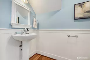 8018 Ashworth Ave N, Seattle, WA 98103 - Photo 15