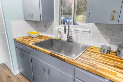 1404 Whitworth Avenue S, Renton, WA 98055 - Photo 17