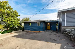 1404 Whitworth Ave S, Renton, WA 98055 - Photo 29