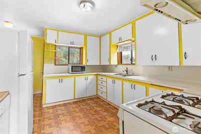 1901 Harris Avenue, Bellingham, WA 98225 - Photo 9