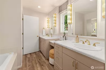 9210 Parkwood Ridge Road, Mercer Island, WA 98040 - Photo 17